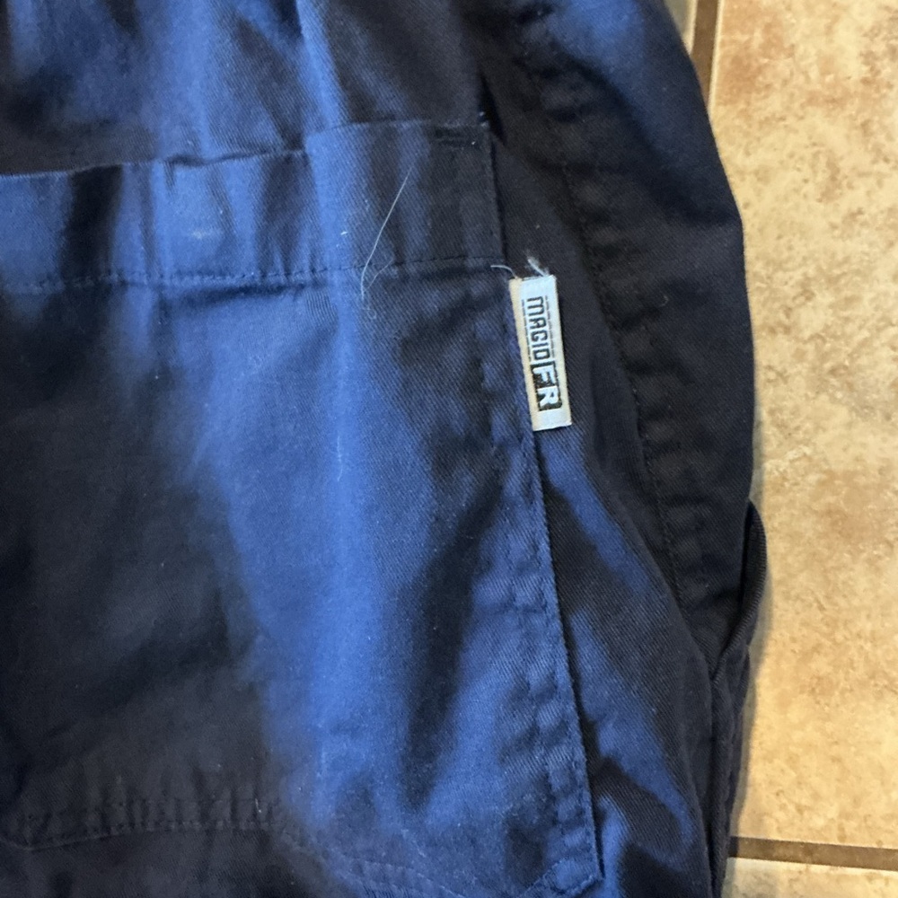 Note it is missing one metal button. - Picture 13 of 14